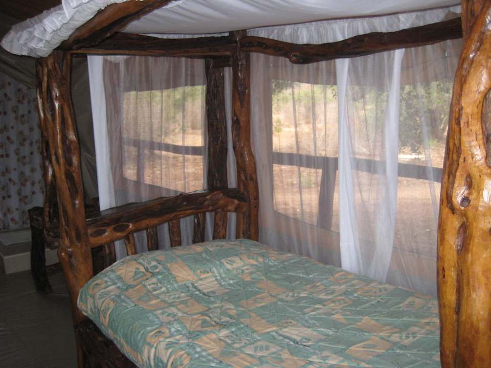 Das Bett Hotel Ndololo Safari Camp