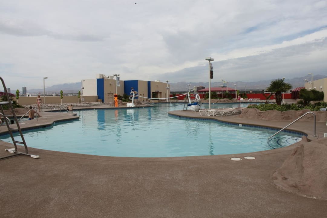 Pool im achten Stockwerk The STRAT Hotel, Casino and SkyPod