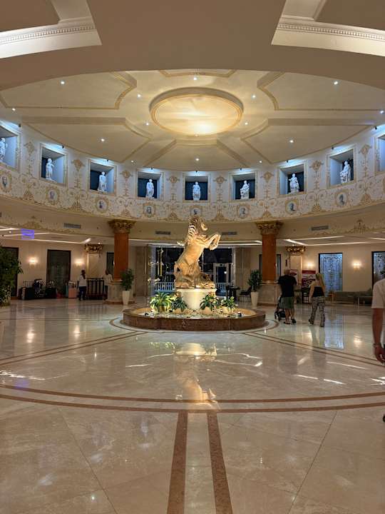Lobby Hotel Titanic Palace