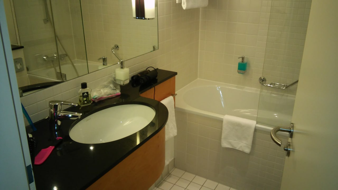 Badezimmer Lindner Hotel Dusseldorf Seestern, part of JdV by Hyatt