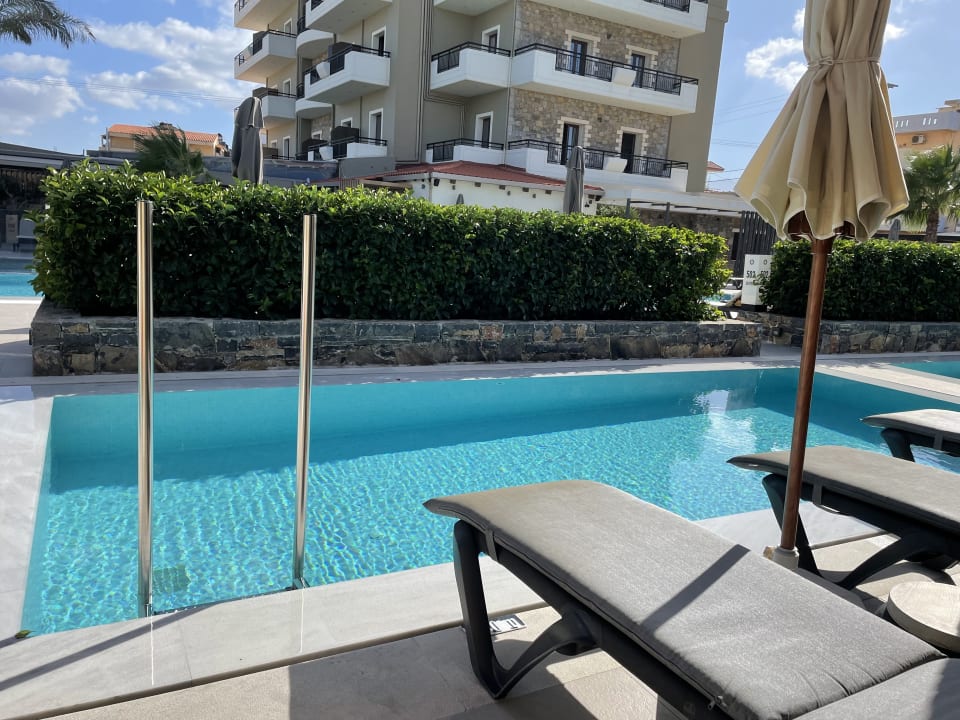 Pool Petousis Hotel & Suites