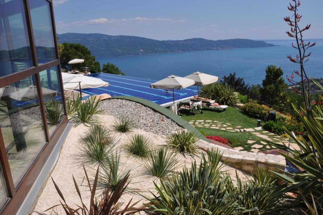 Sicht von der Restauranterrasse auf den Gardasee Lefay Resort & Spa Lago di Garda