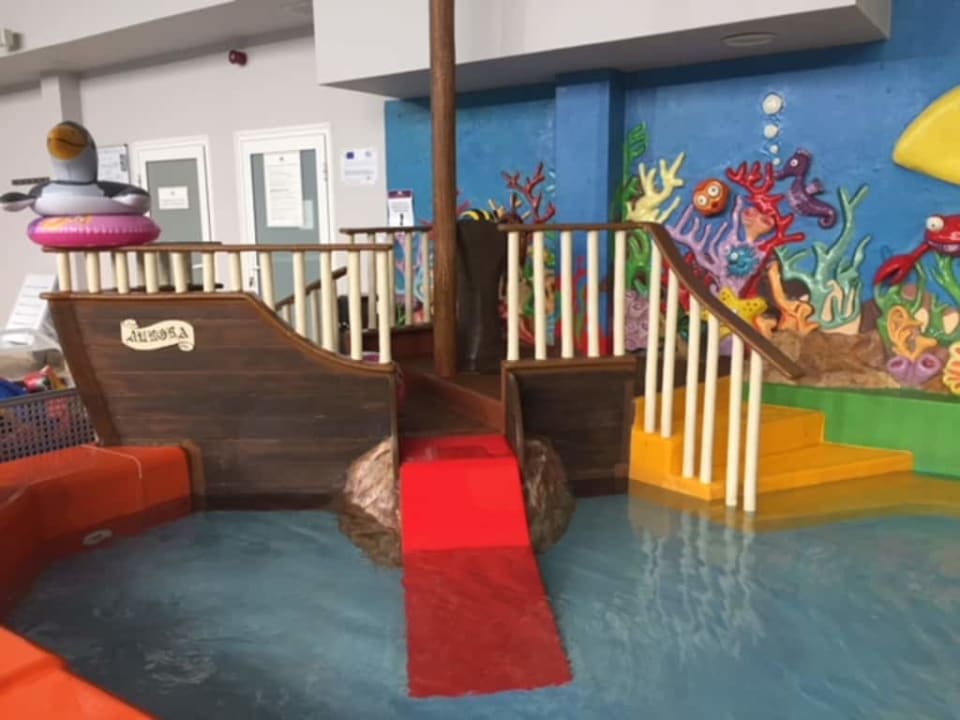 Basen Hotel Aurora Family & SPA