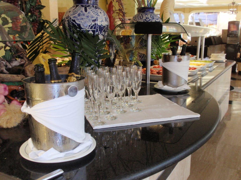 Sekt zum Frühstück Grand Palladium Select White Sand Resort & Spa