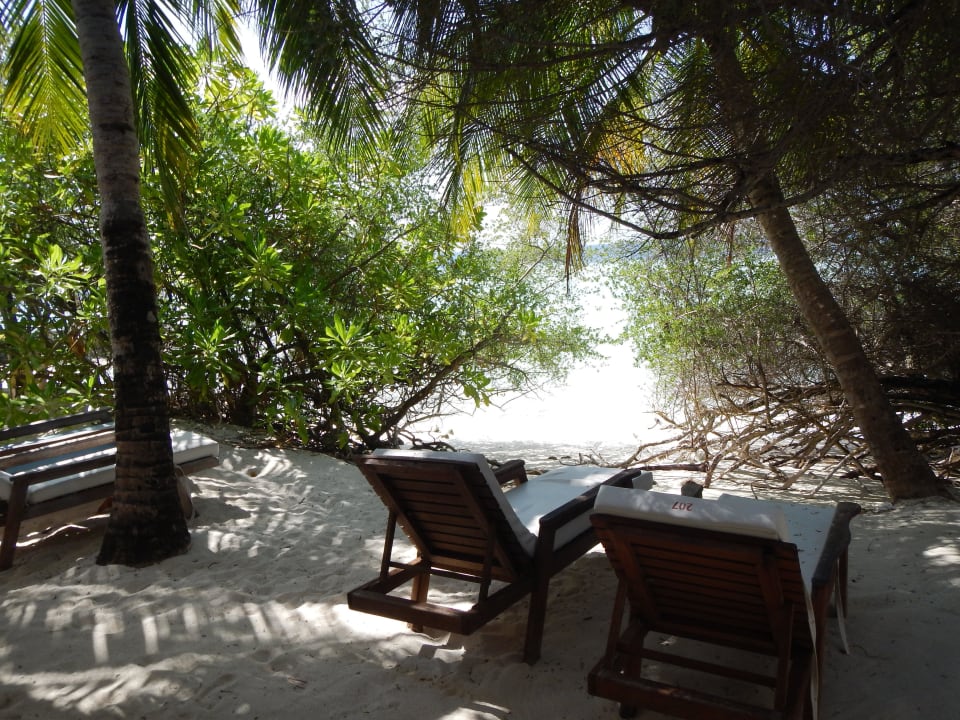 Vor unserem Bungalow Eriyadu Island Resort