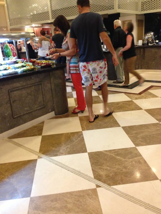 Unpassende Bekleidung im Restaurant Ali Bey Resort Sorgun