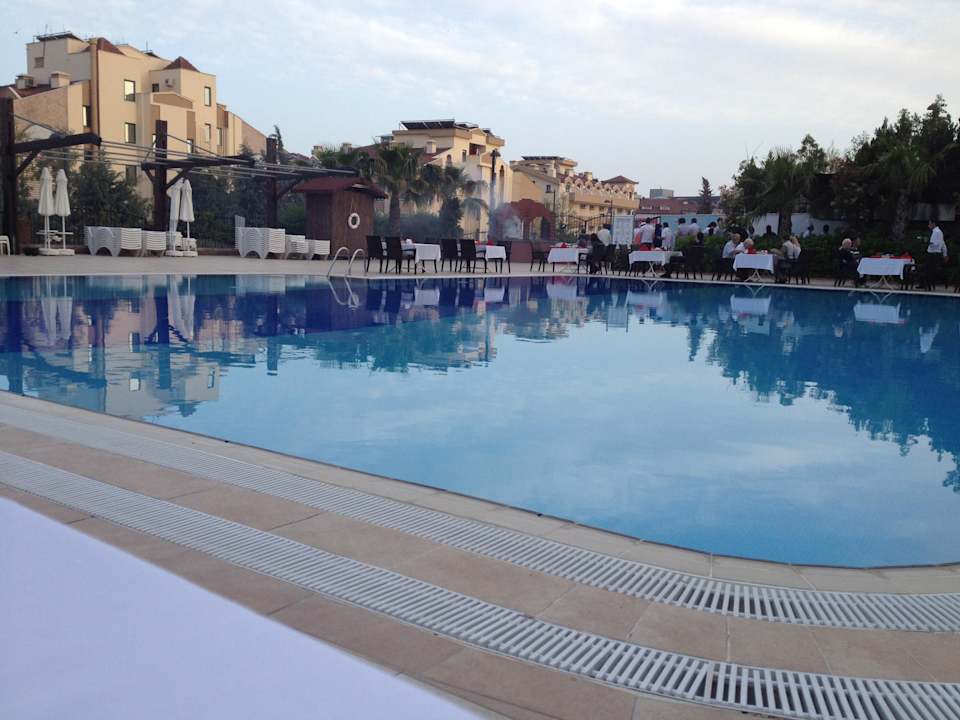 Pool auf der Seite des Restaurants Hotel Sultan of Side