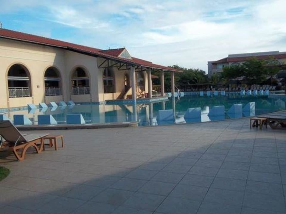 Pileta y Barra de la Pileta Grand Palladium Imbassai Resort & Spa