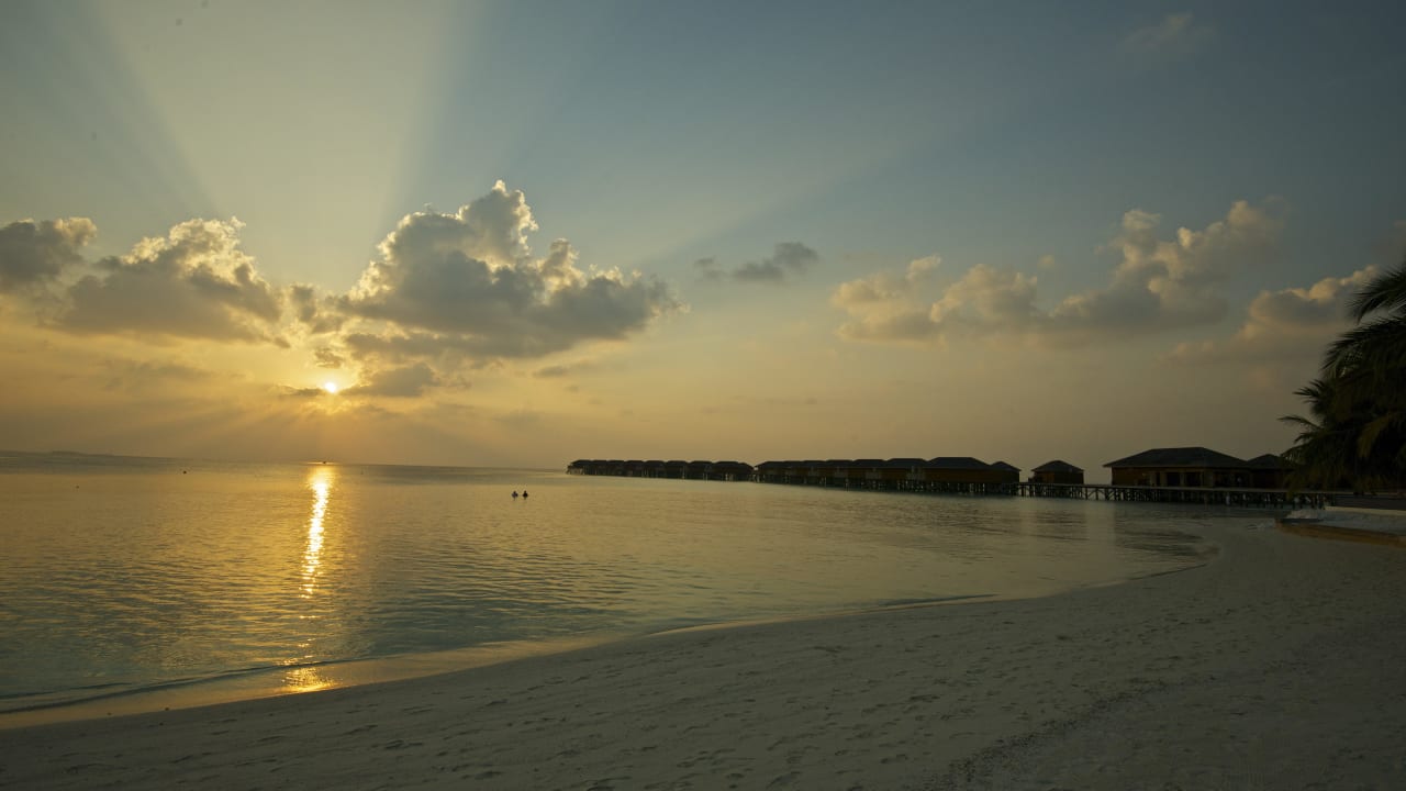 Sunset... Vilamendhoo Island Resort & Spa