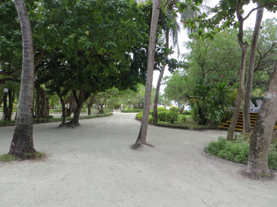 Viele Wege auf der Insel Adaaran Select Hudhuran Fushi - Premium All Inclusive