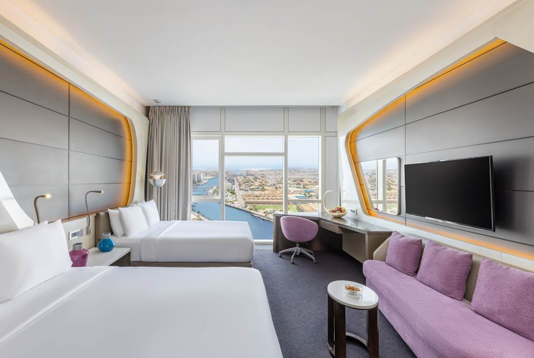 Ausblick V Hotel Dubai, Curio Collection by Hilton