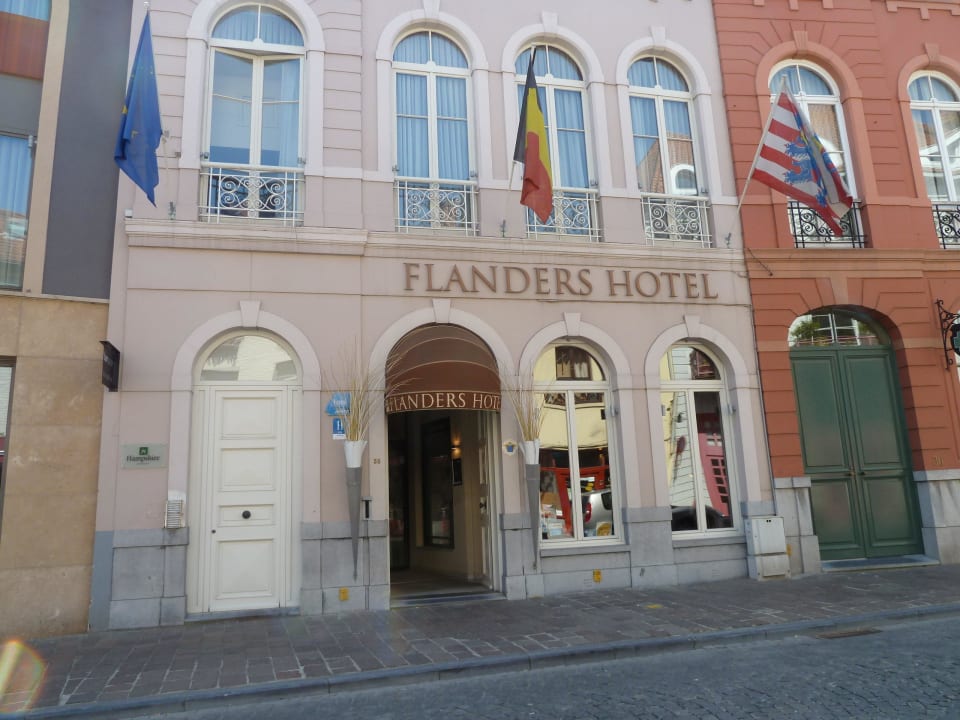 Hotelfassade in zarten Farben Hotel Flanders