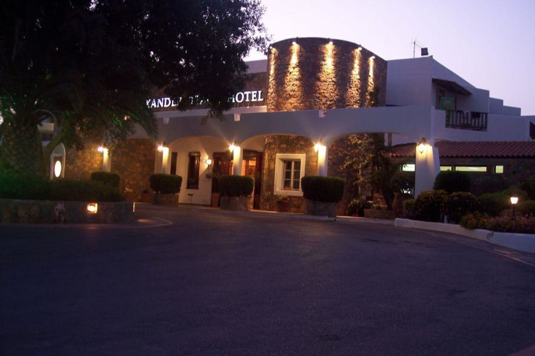 Frontseite Hotel Alexander Beach Hotel & Village Resort