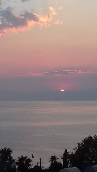 Sonnenuntergang von der Dachterrasse im 6. Stock Alaiye Resort & Spa