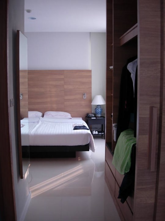 Durchgang zum Schlafzimmer Kantary Beach Hotel - KHAO LAK