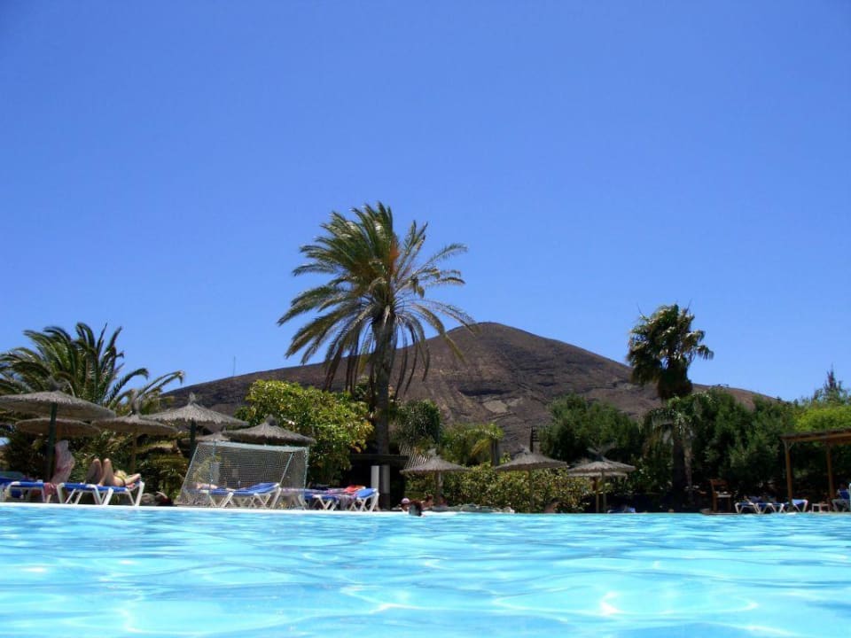 Blick vom Aktivpool in die Berge allsun App.-Hotel Esquinzo Beach