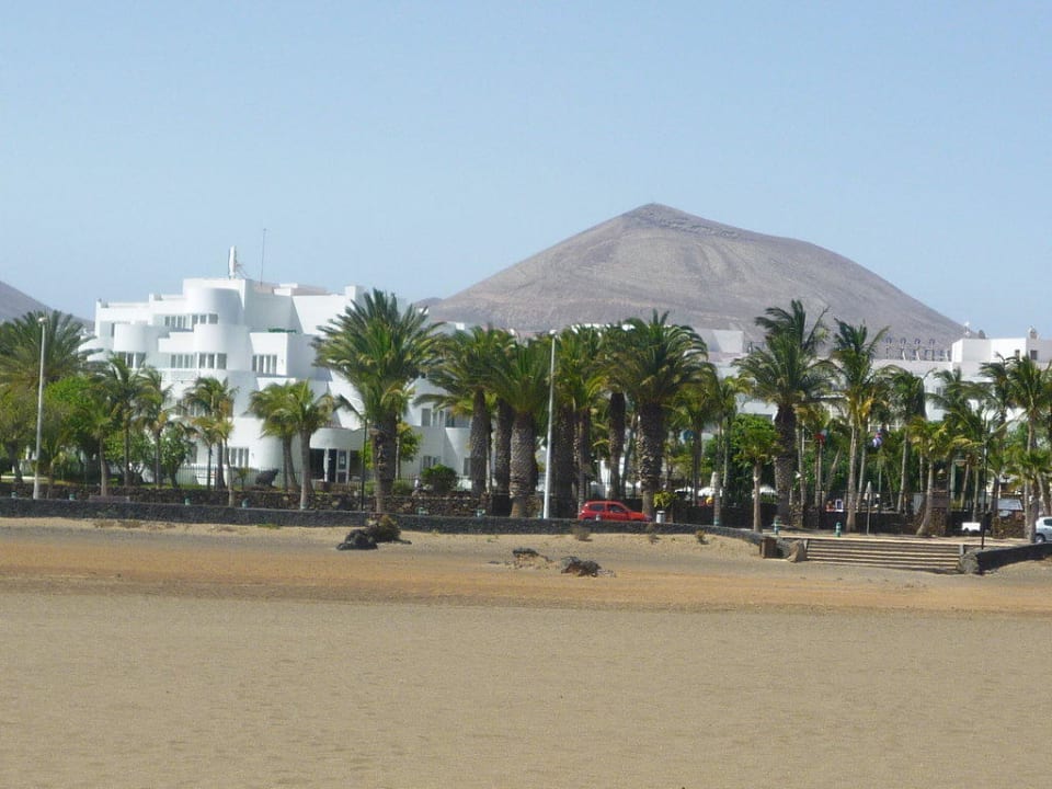 Hotelansicht vom Strand (Hinteransicht) Hipotels La Geria