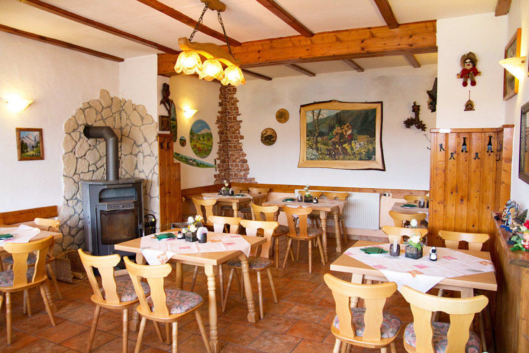 Blick in den Gastraum Gasthof & Pension Am Schafberg