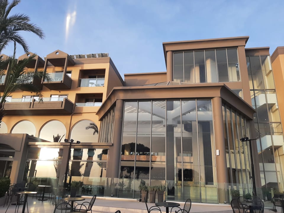 Außenansicht Kresten Palace Hotel