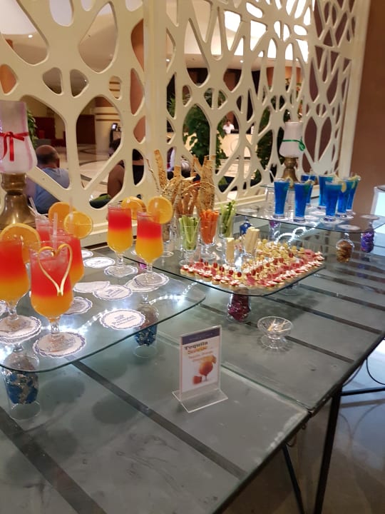 Lobby Parrotel Beach Resort