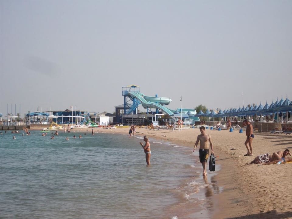 Strand mit Wasserrutschbahn The Grand Hotel Hurghada