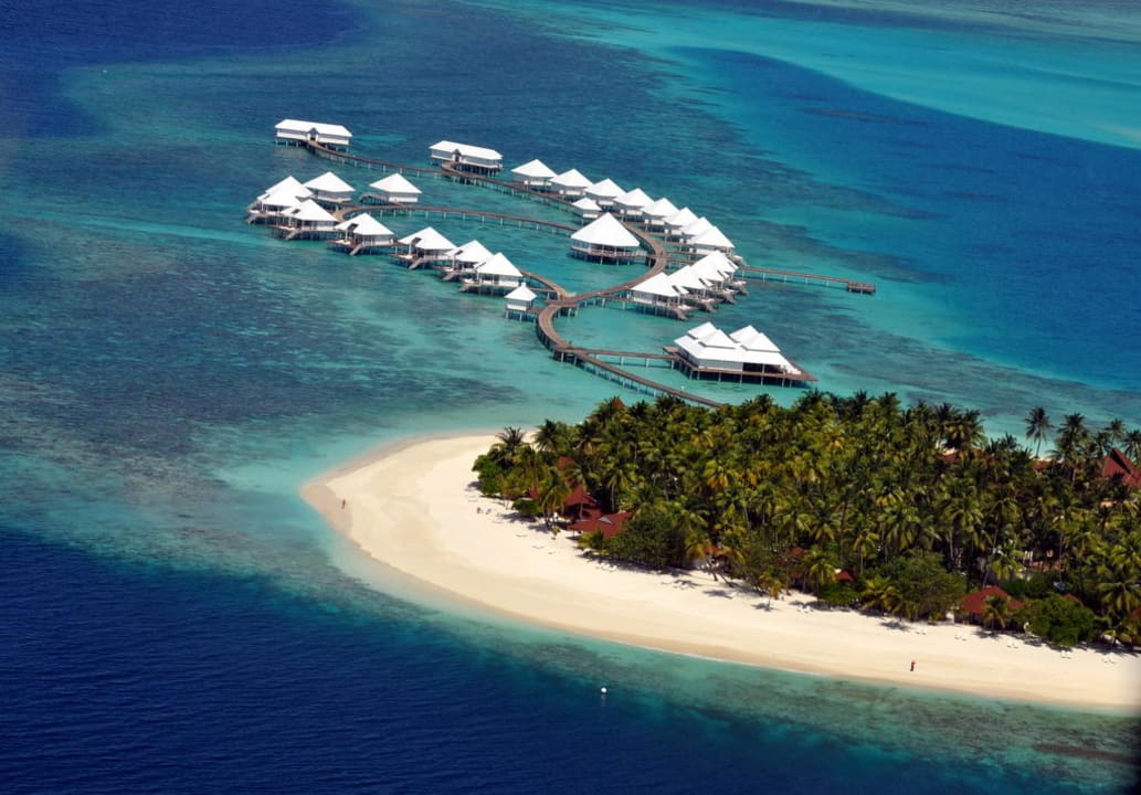 Landeanflug auf Thudufushi Diamonds Thudufushi
