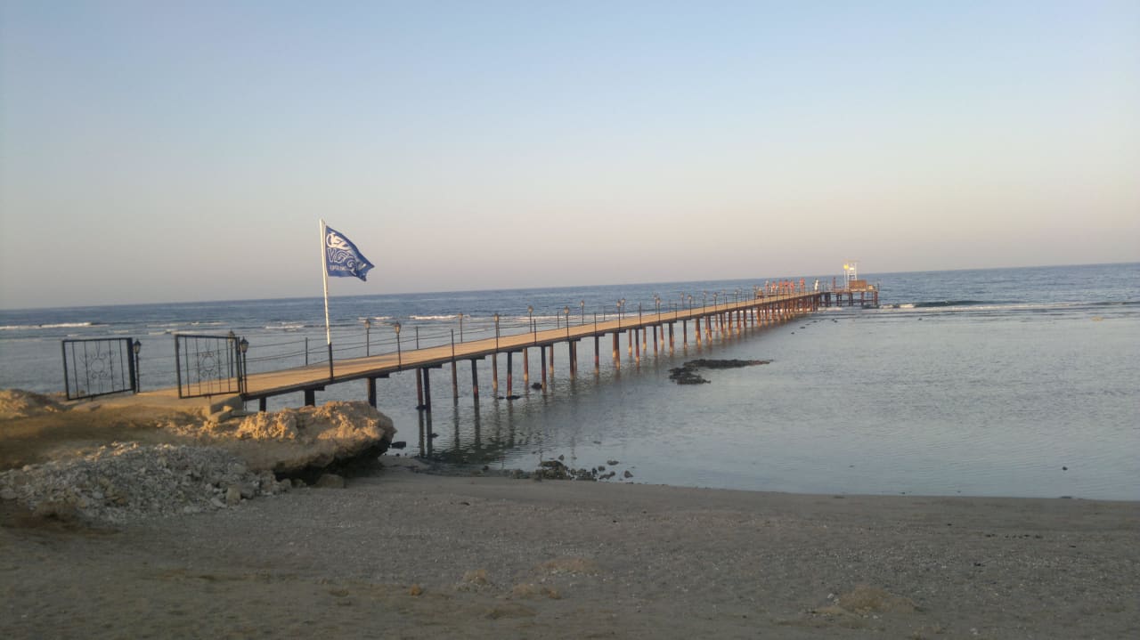 Steg ins Wasser. Bliss Nada Beach Resort