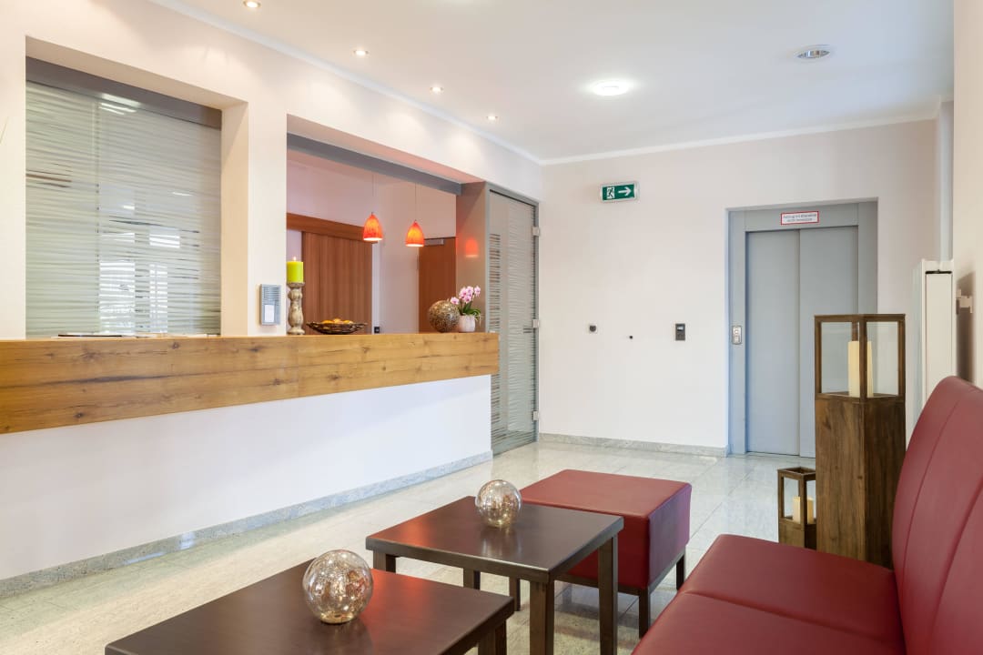 Rezeption Gästehaus Hotel Waldhorn