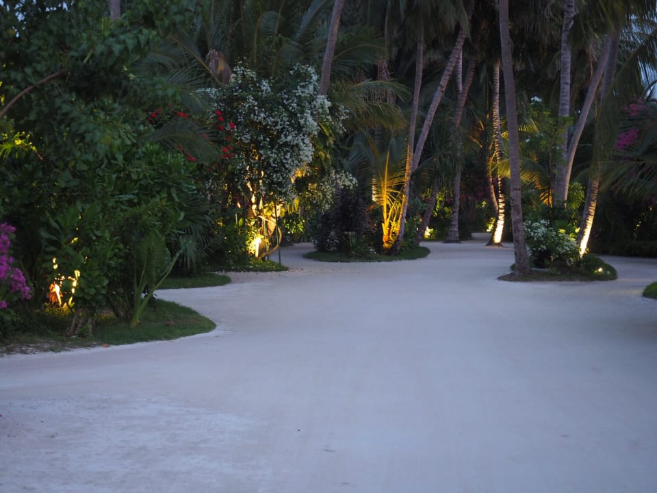 Wege beleuchtet Kuramathi Maldives