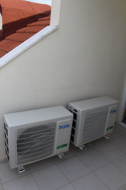 Klimaanlagen auf dem Balkon  Hane Family Resort