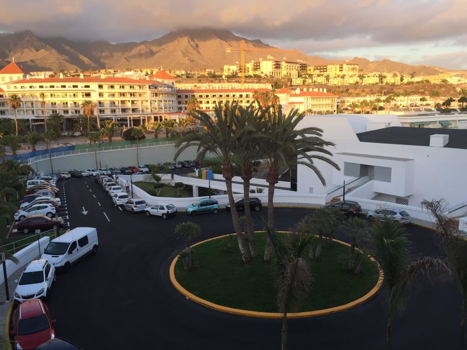 Zufahrtstrasse zum Hotel Hotel Riu Palace Tenerife