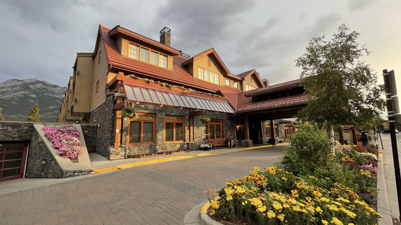 Außenansicht Hotel Banff Ptarmigan Inn