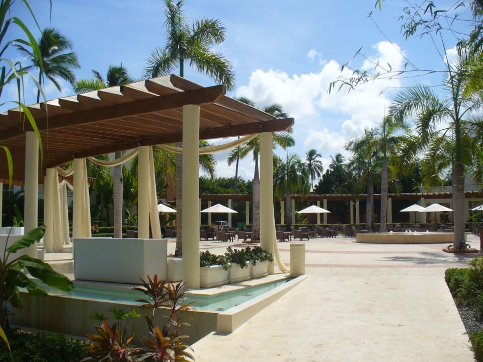 Plaza - Lobbybar - Showbühne Secrets Royal Beach Punta Cana - Adults only