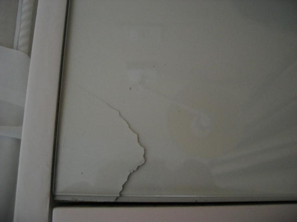 Kaputter Nachtisch H10 Ocean Suites