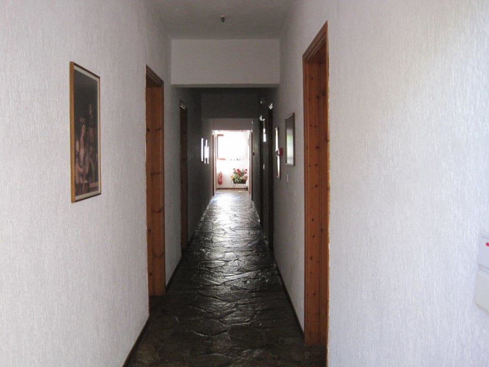 Gang zu den Zimmern Hotel Afrodite