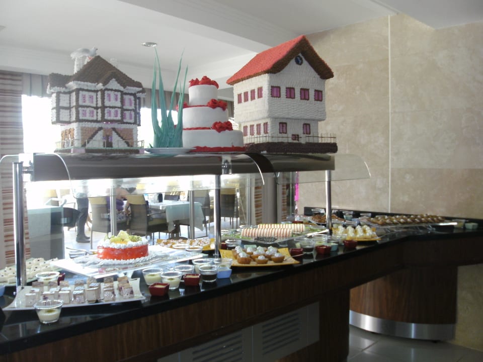 Nachspeisenbuffet am Abend Saphir Resort & Spa