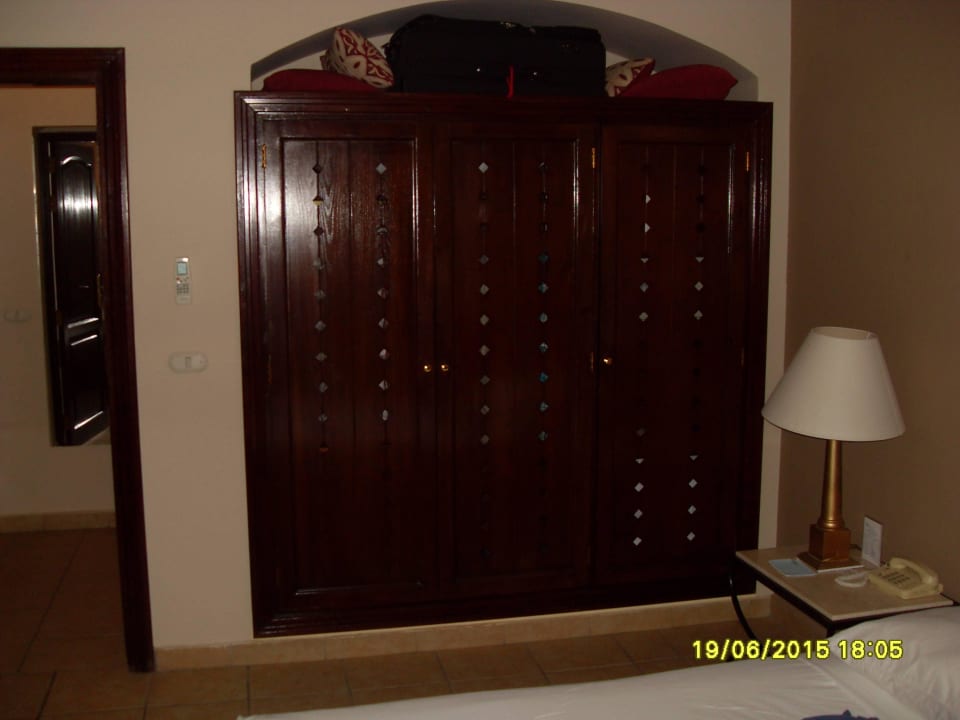 Kleiderschrank Schlafzimmer Jaz Makadi Saraya Resort