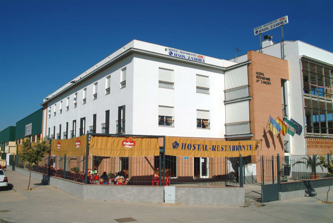 Fachada Hostel Hnos Zamora