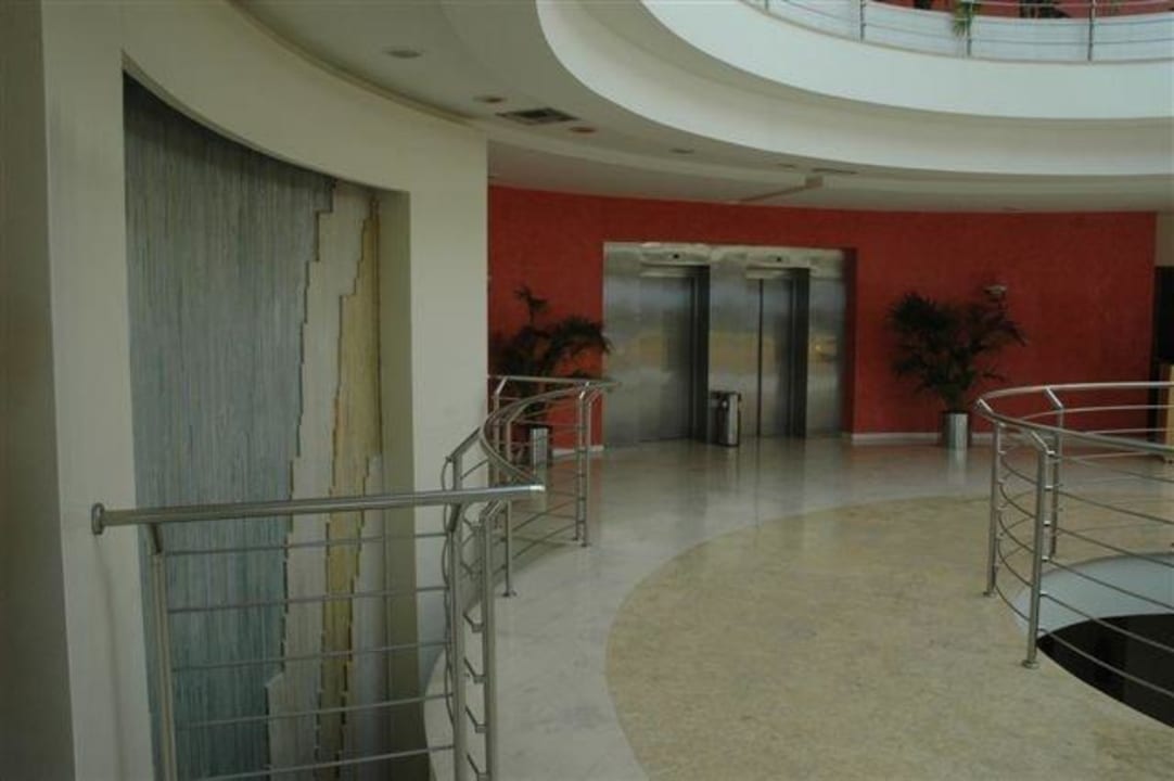 Eingangsbereich Grand Hotel Holiday Resort