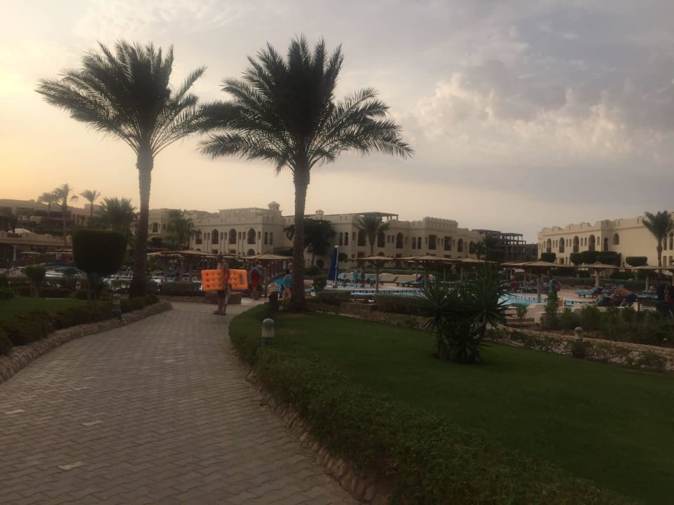 Weg zum Pool Charmillion Club Resort