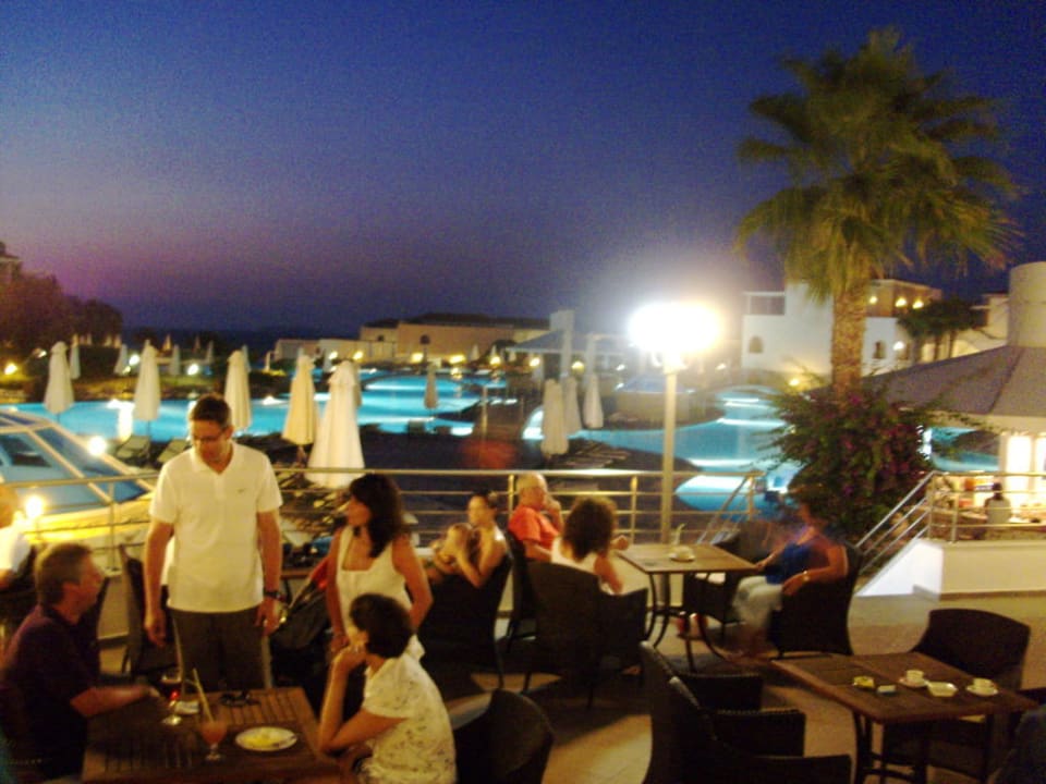 Außenbereich Bar abends Atlantica Marmari Palace