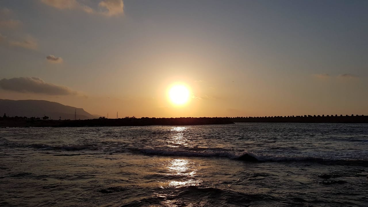 Sonnenuntergang am hoteleigenen Strand Phãea Cretan Malia