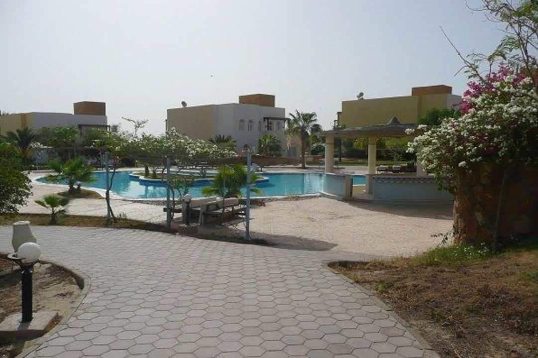 Przy basenie Solitaire Resort Marsa Alam