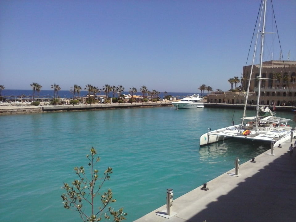 Яхты у отеля Pickalbatros Citadel Resort