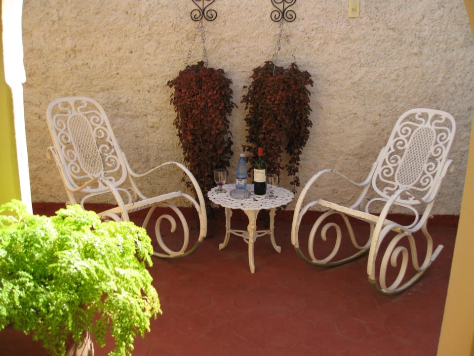 Kleine Terrasse vor dem Zimmer Hostal Puerto De Casilda