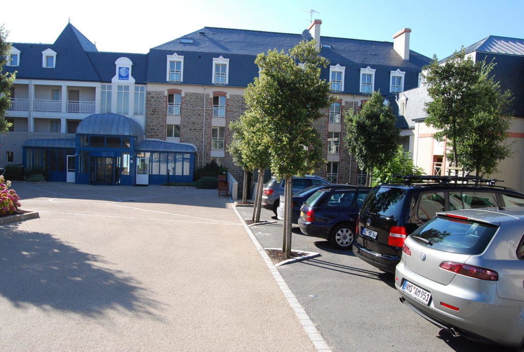 Innenhof Parkplatz Hotel Residence Reine Marine