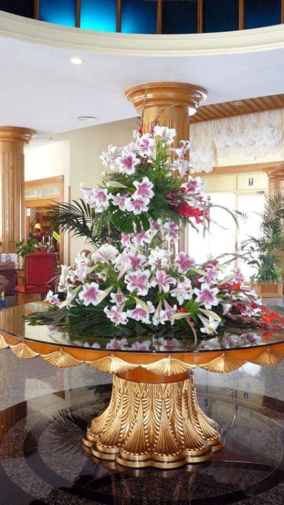 Blumenpracht in der Eingangshalle Hotel Riu Palace Tenerife