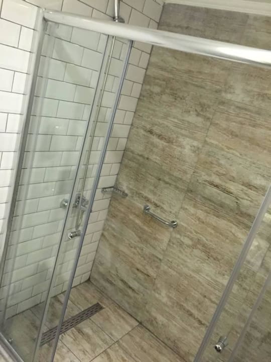Sehr große Dusche LRS Port River Hotel & Spa