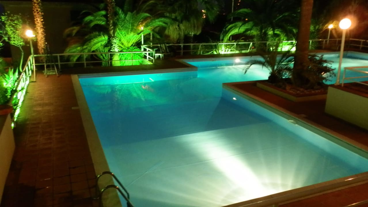 Pool bei Nacht Nyala Suite Hotel