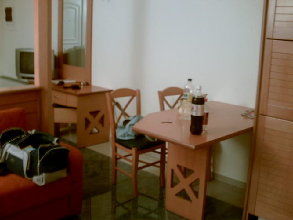 Esstisch, Kleines Studio Ithea Suites Hotel